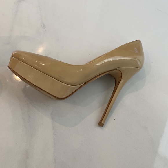 Jimmy Choo Beige Patent Leather Pumps Size 39 (9) - Picture 3 of 5